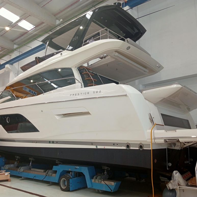PRESTIGE 590 FLY