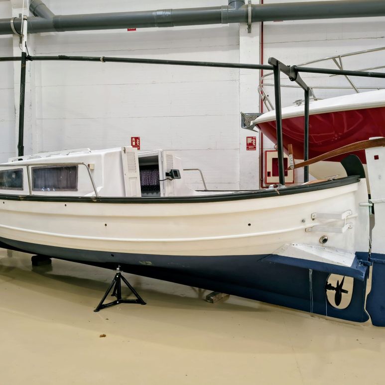MENORQUIN 36 CABINADO